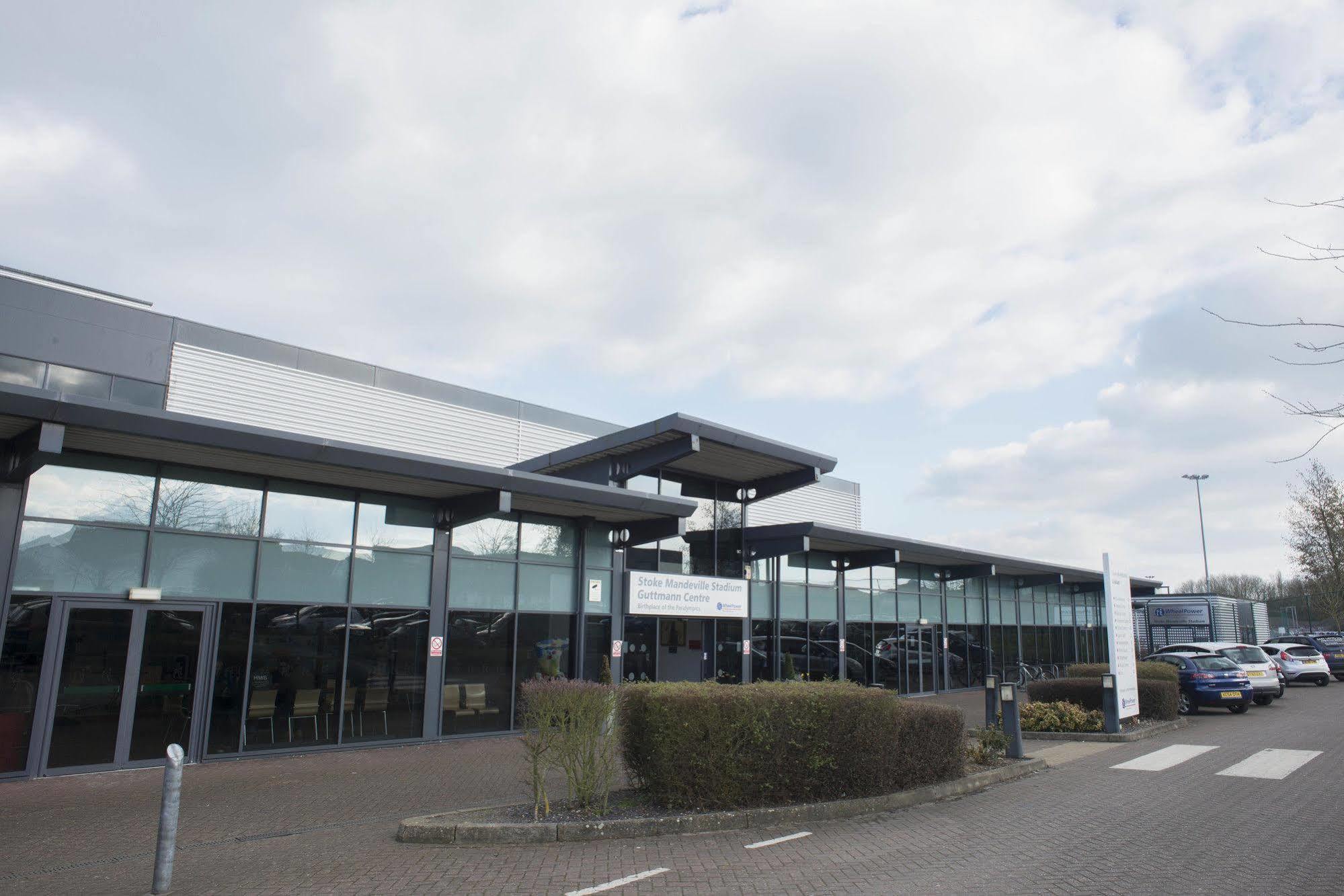 The Olympic Lodge Aylesbury  Exterior photo